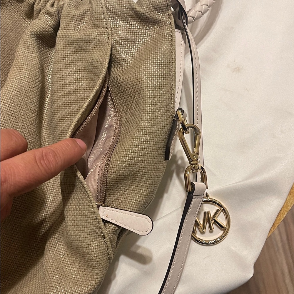 Michael Kors   Hobo Bag with white handle - Picture 10 of 16